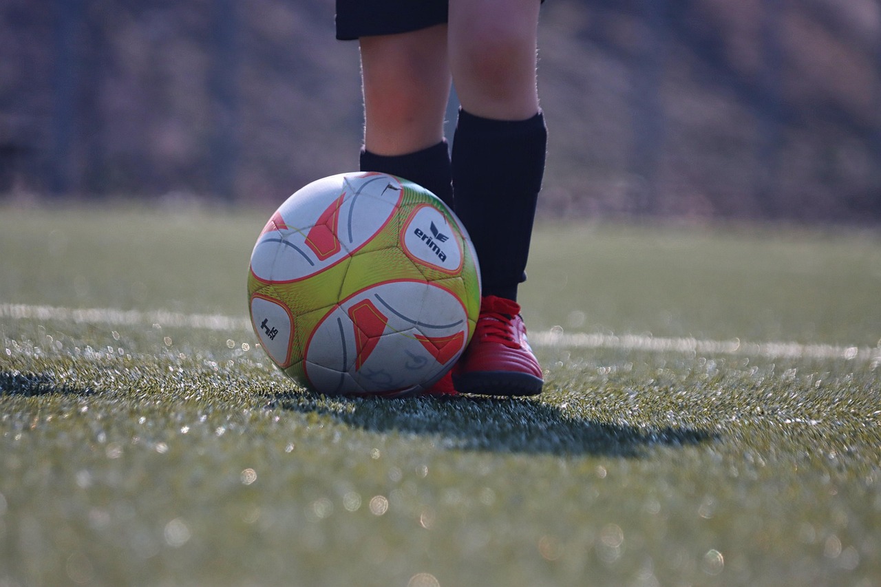 サッカーにおける膝のロッキングを予防するための対策は？