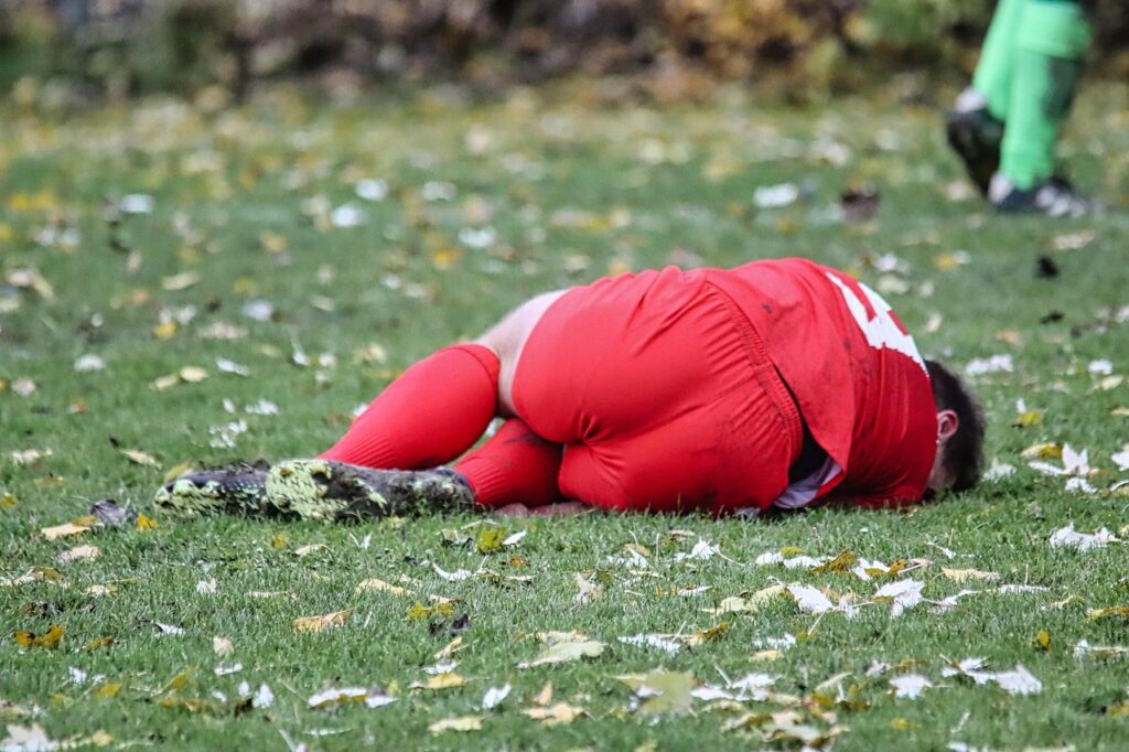 大学生がサッカーで膝の怪我を予防するために知っておくべきことは？