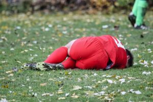 大学生がサッカーで膝の怪我を予防するために知っておくべきことは？