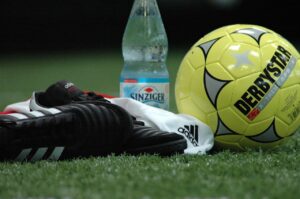 膝を守るサッカーシューズの選び方は？