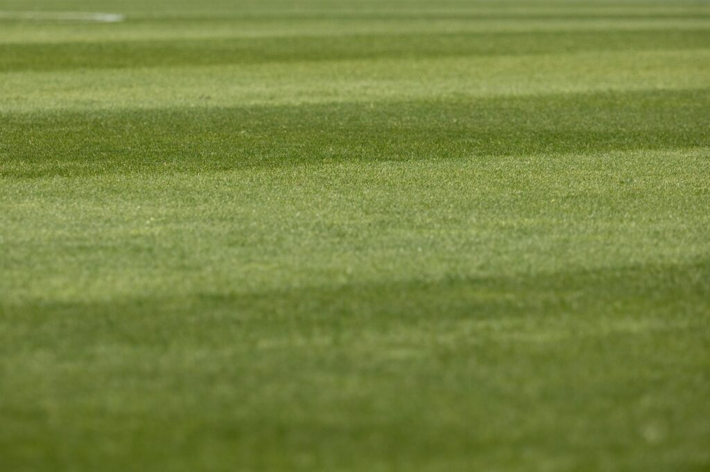 滑るピッチでのACL断裂を予防するための対策は？