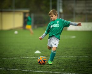 ACL断裂の症状と治療法はサッカー選手向けにどう影響する？
