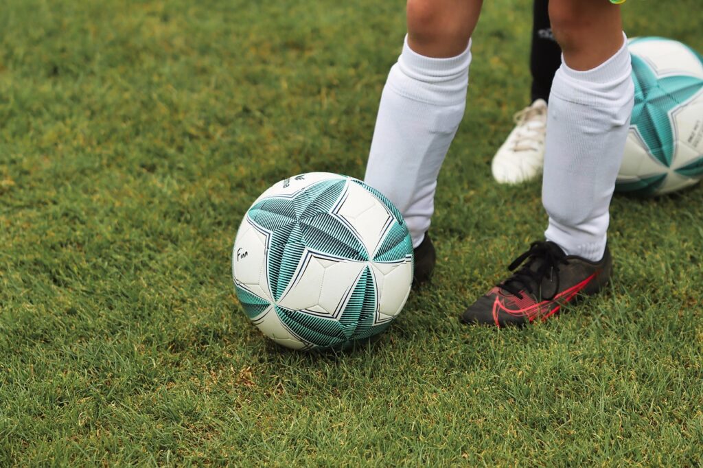 サッカー選手がACL断裂を予防するための効果的なトレーニングメニューは？